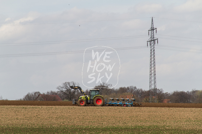 Traktor mit Pflug