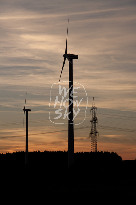 Windkraft im Sonnenuntergeng