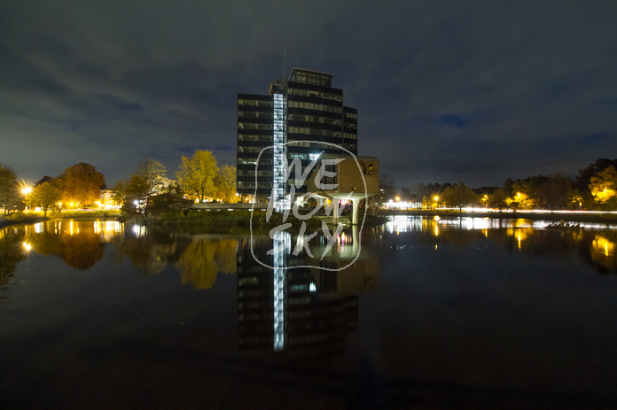 Sennestadthochhaus bei Nacht