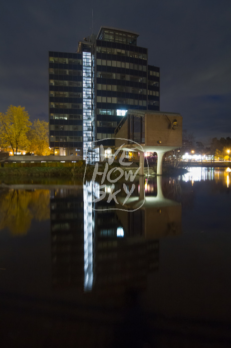 Sennestadthochhaus bei Nacht