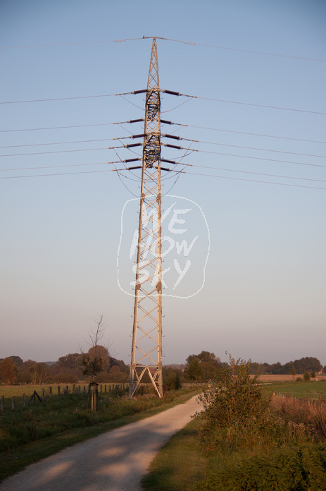 Strommast im Abendlicht