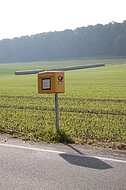 Einsamer Briefkasten